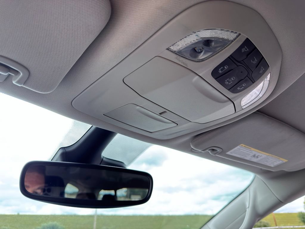 Used 2023 Chrysler Pacifica Touring-L FWD image 43