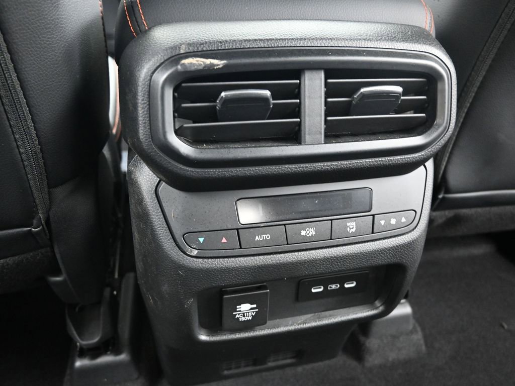 Used 2025 Honda Pilot TrailSport image 13