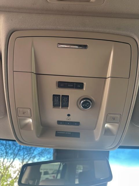 Used 2015 Chevrolet Tahoe LTZ AWD/4WD image 34