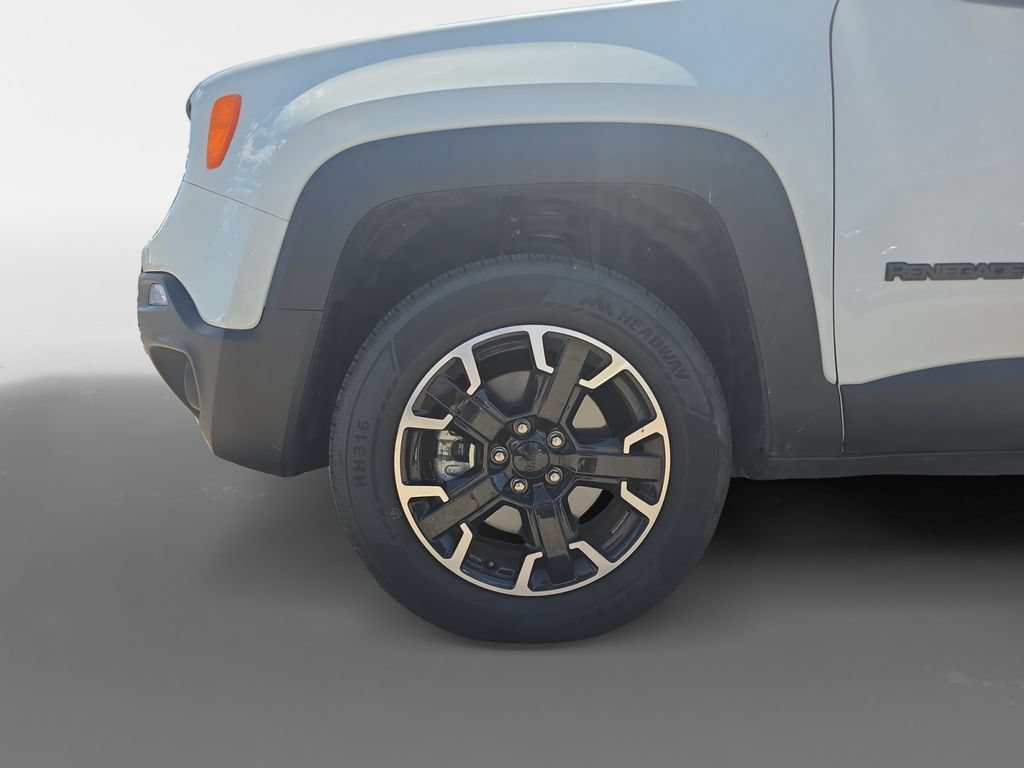 Used 2023 Jeep Renegade Latitude AWD/4WD image 15