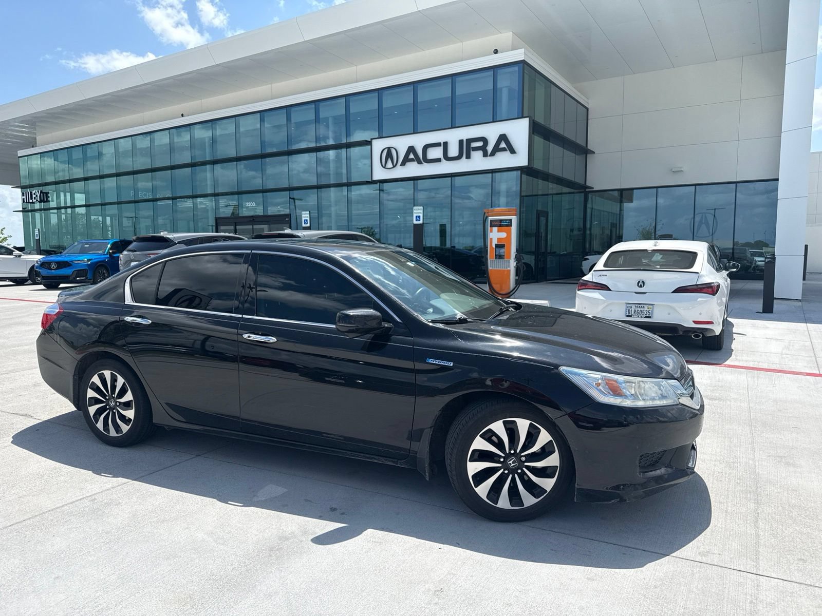 Used 2015 Honda Accord Touring image 1