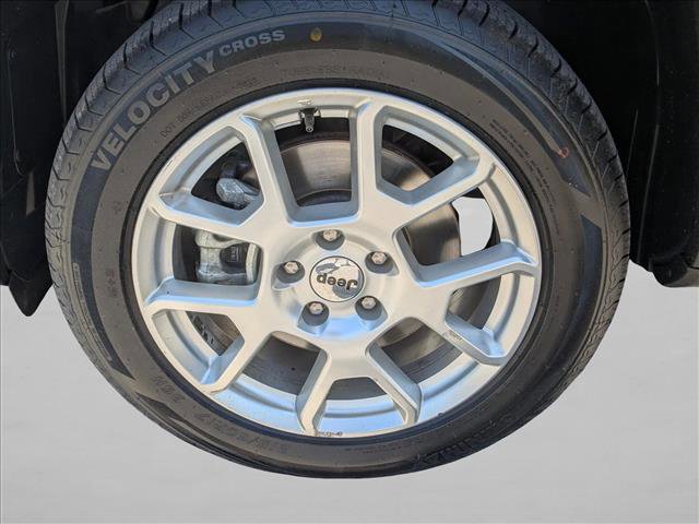 Used 2023 Jeep Renegade Latitude AWD/4WD image 23