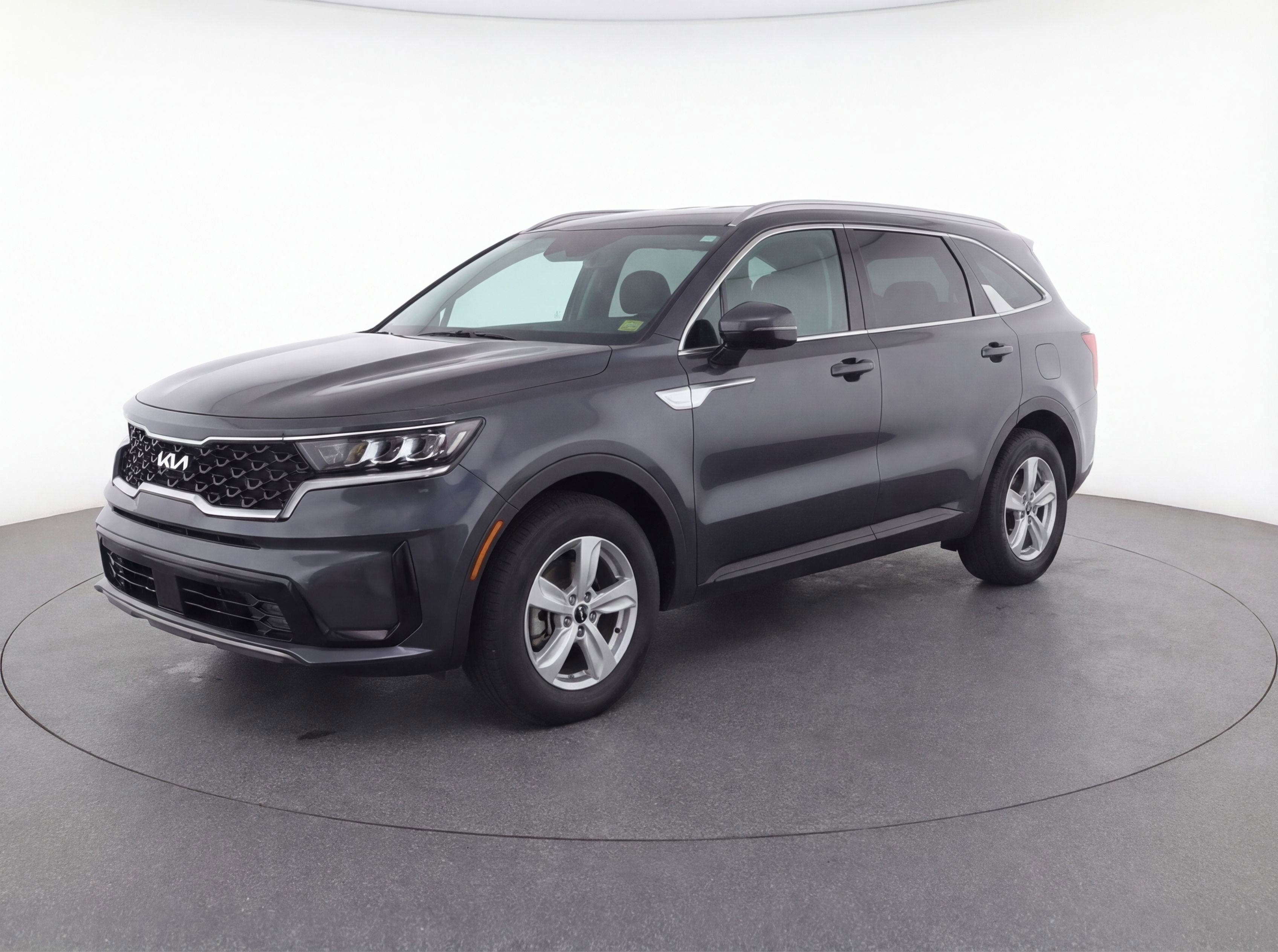 Used 2023 Kia Sorento LX image 3