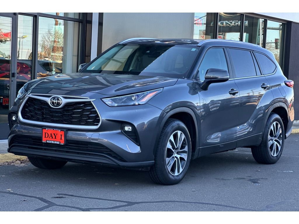Used 2023 Toyota Highlander XLE image 10