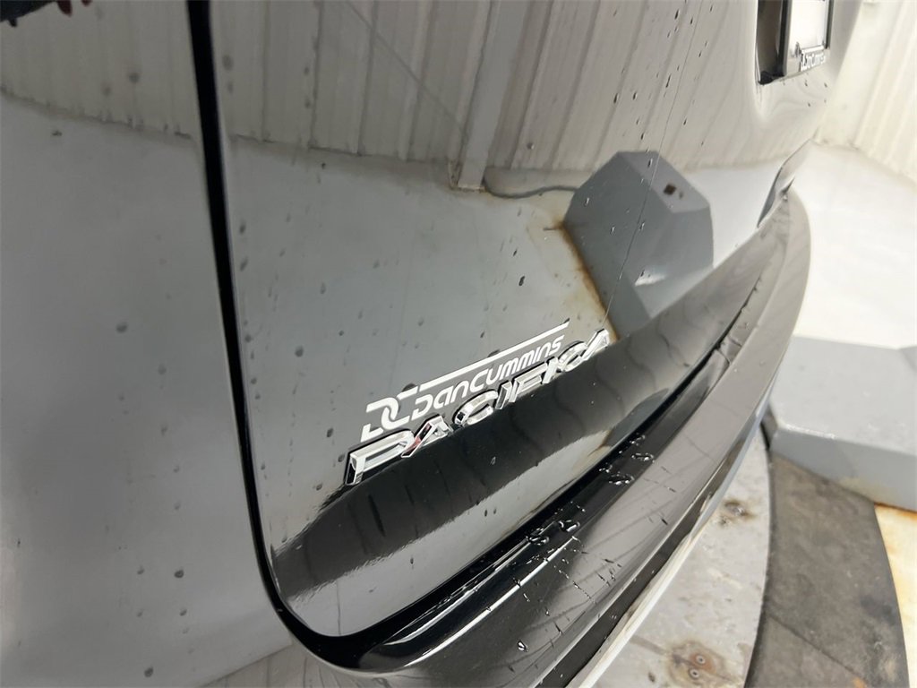 Used 2024 Chrysler Pacifica Touring-L image 26