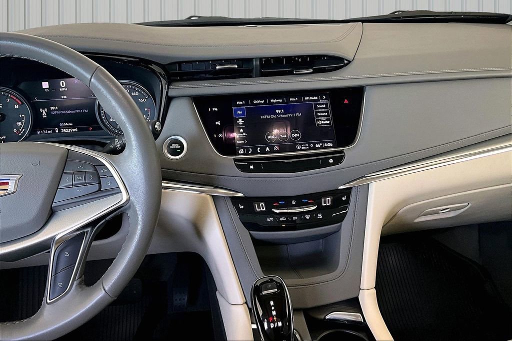 Used 2023 Cadillac XT5 Premium Luxury w/ Technology Package FWD image 3