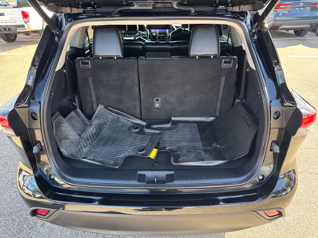Used 2023 Toyota Highlander XLE AWD/4WD image 7
