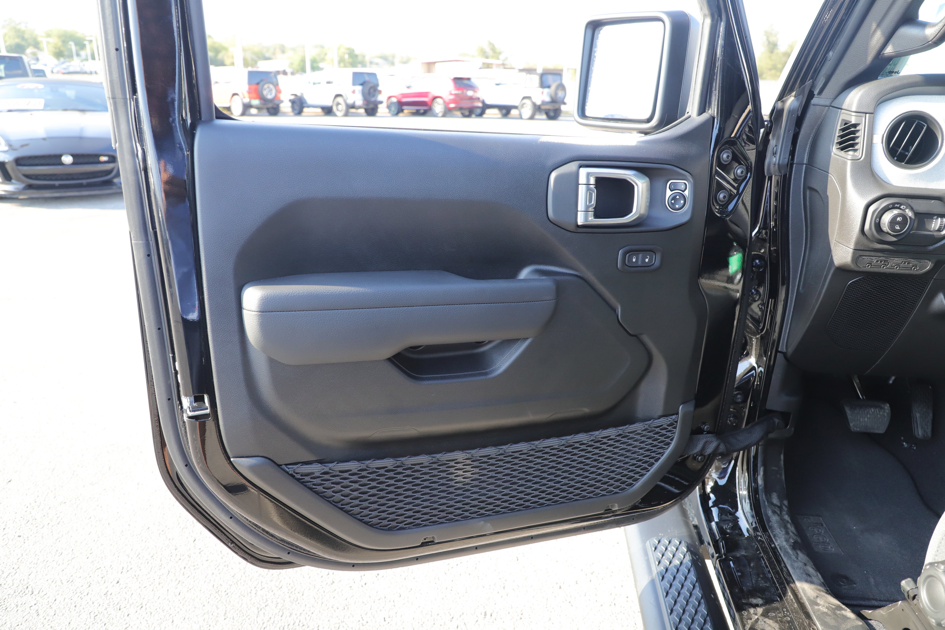 New 2025 Jeep Gladiator Sport image 12