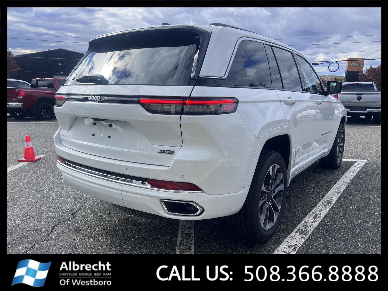 New 2025 Jeep Grand Cherokee Overland w/ Luxury Tech Group IV image 5