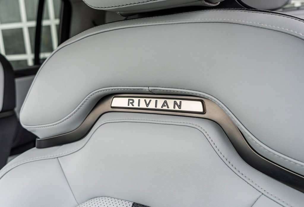 Used 2024 Rivian R1S Adventure image 8