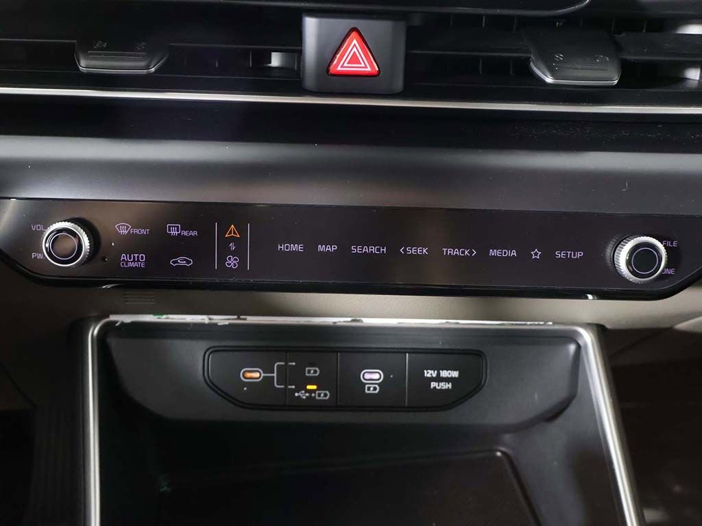 Used 2025 Kia Carnival FWD image 45