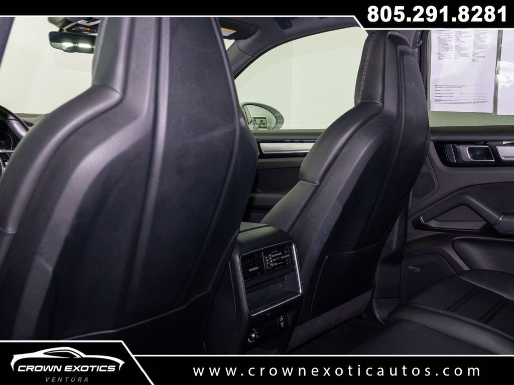 Used 2023 Porsche Cayenne Platinum Edition image 37