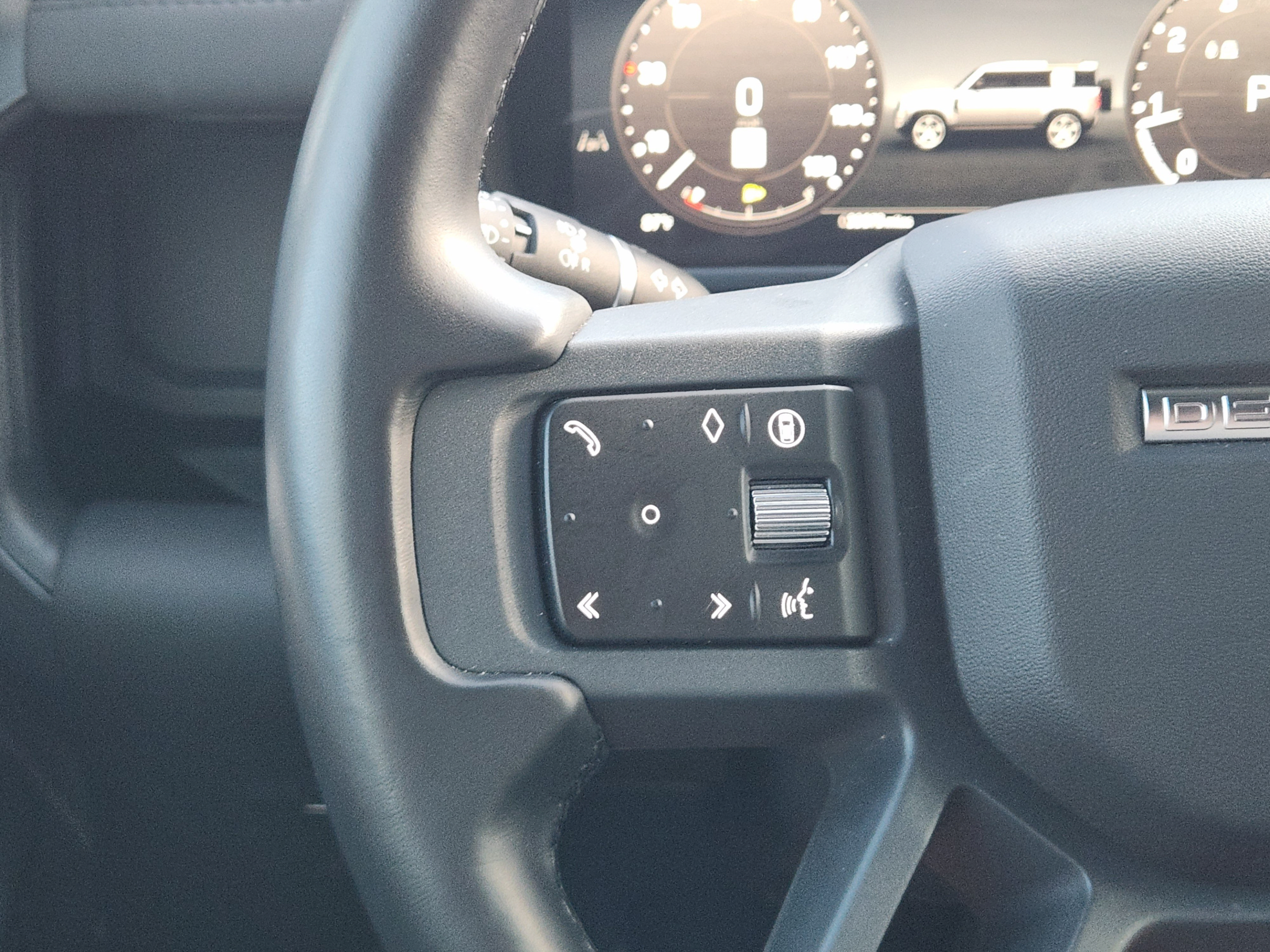 Certified 2024 Land Rover Defender 110 X-Dynamic SE AWD/4WD image 26