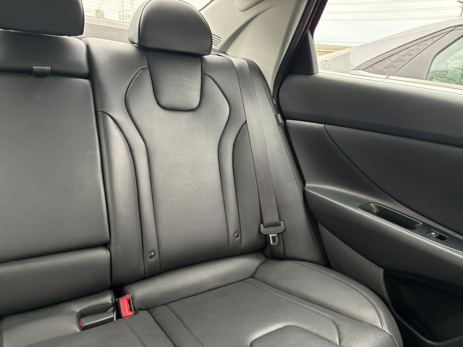 Used 2025 Hyundai Elantra Limited image 39