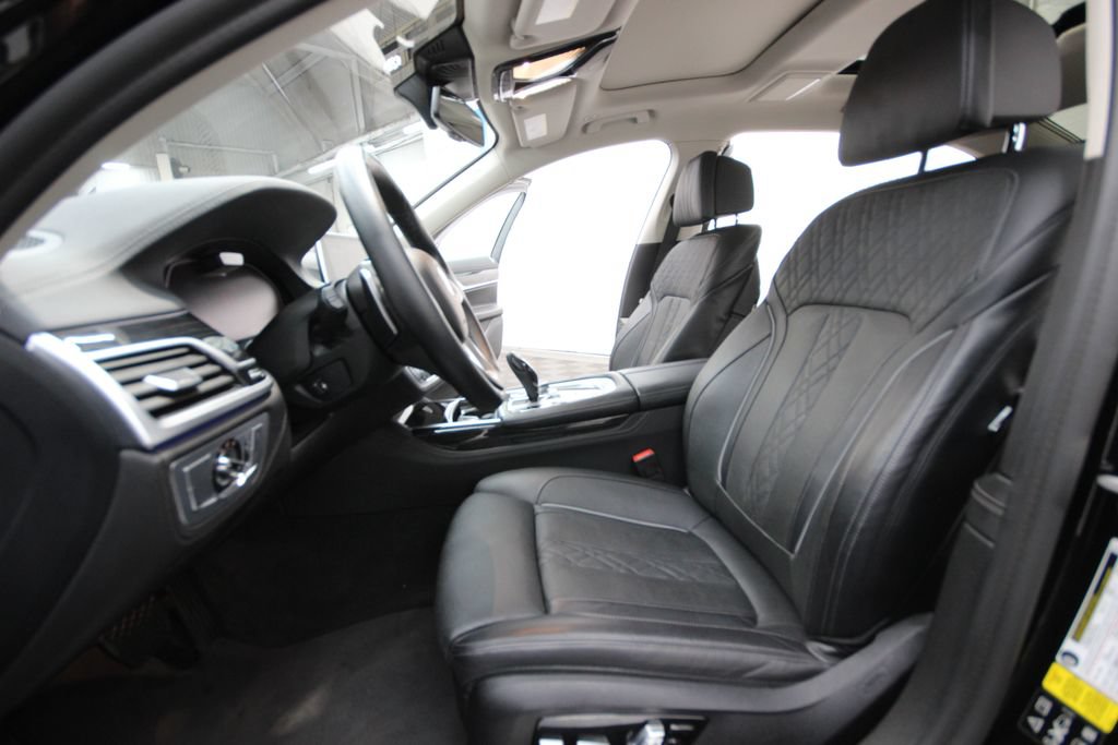 Used 2022 BMW 740i xDrive w/ Premium Package AWD/4WD image 13