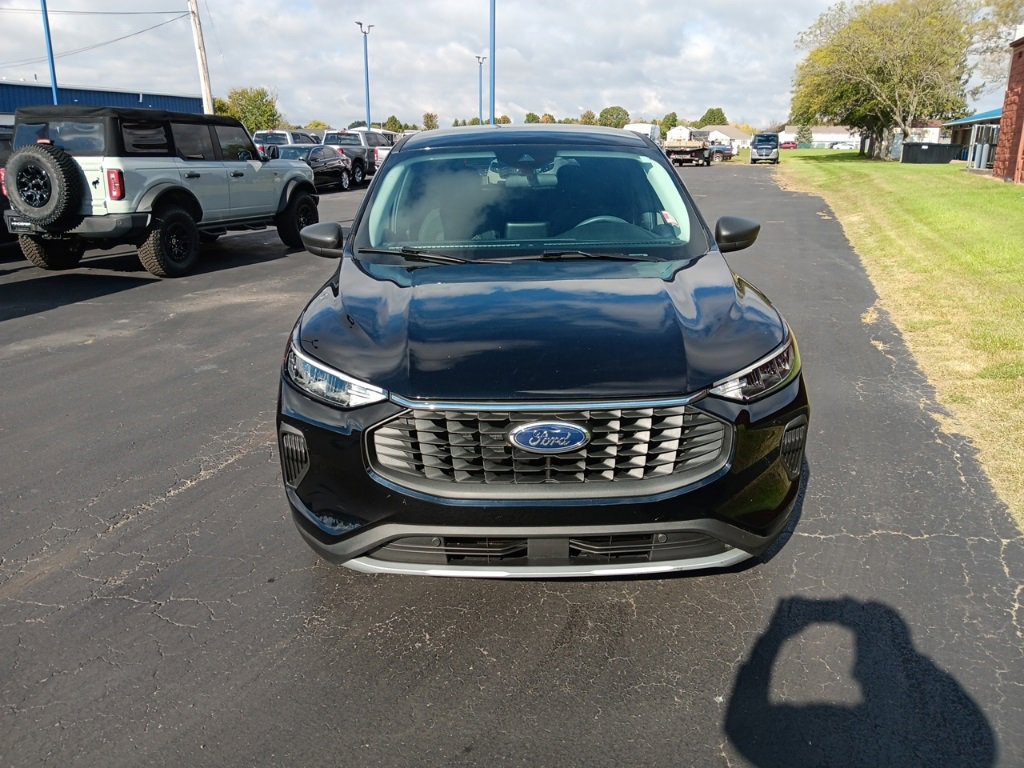 Used 2023 Ford Escape Active w/ Cold Weather Package image 2