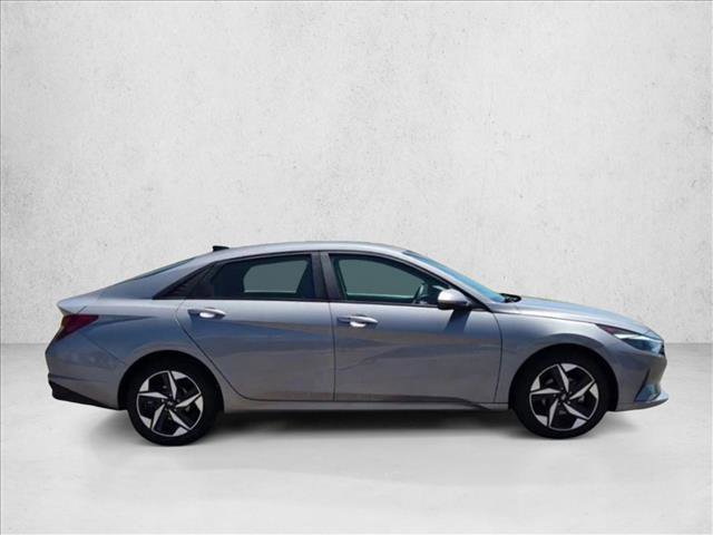 Used 2023 Hyundai Elantra SEL w/ Convenience Package FWD image 9