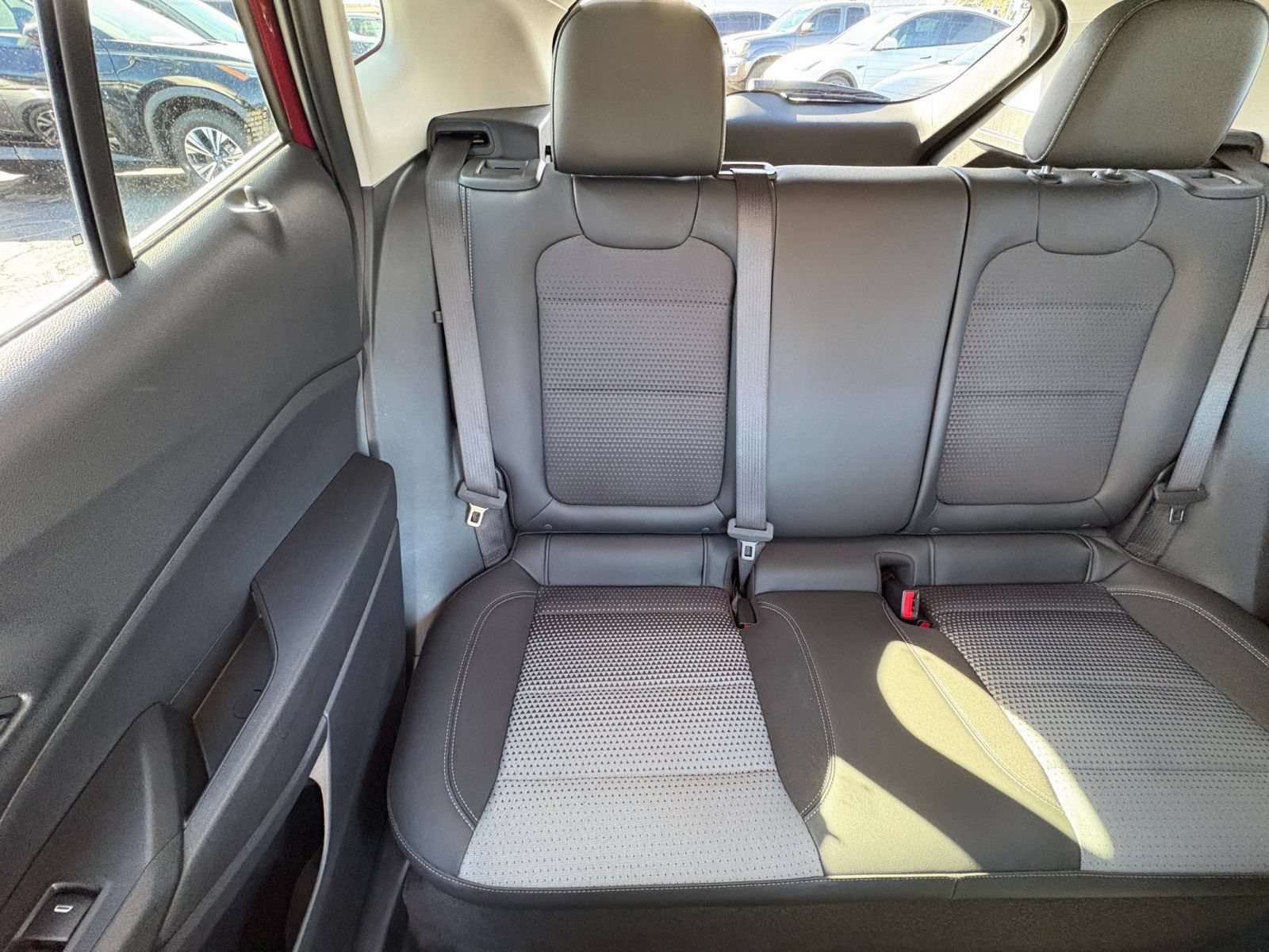 Used 2025 Chevrolet Trax LT FWD image 38