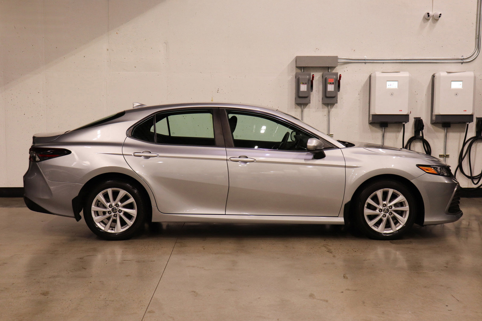 Used 2022 Toyota Camry LE image 6