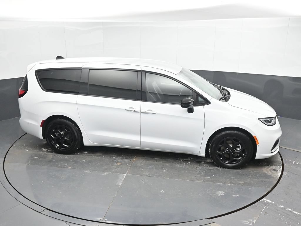 Used 2024 Chrysler Pacifica Limited FWD image 40