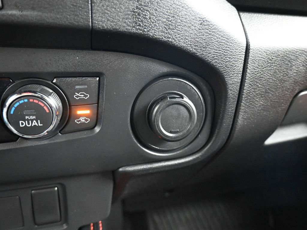 Used 2024 Nissan Frontier PRO-4X w/ Technology Package image 23