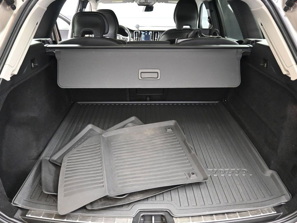 Certified 2023 Volvo XC60 B5 Core image 19