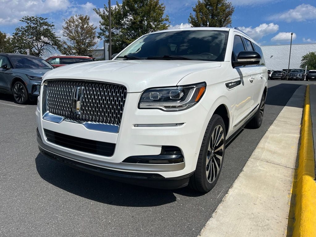Certified 2023 Lincoln Navigator L Reserve AWD/4WD image 3