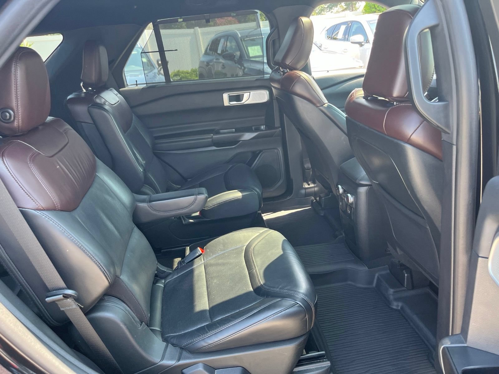 Used 2020 Ford Explorer Platinum w/ Premium Technology Package AWD/4WD image 36