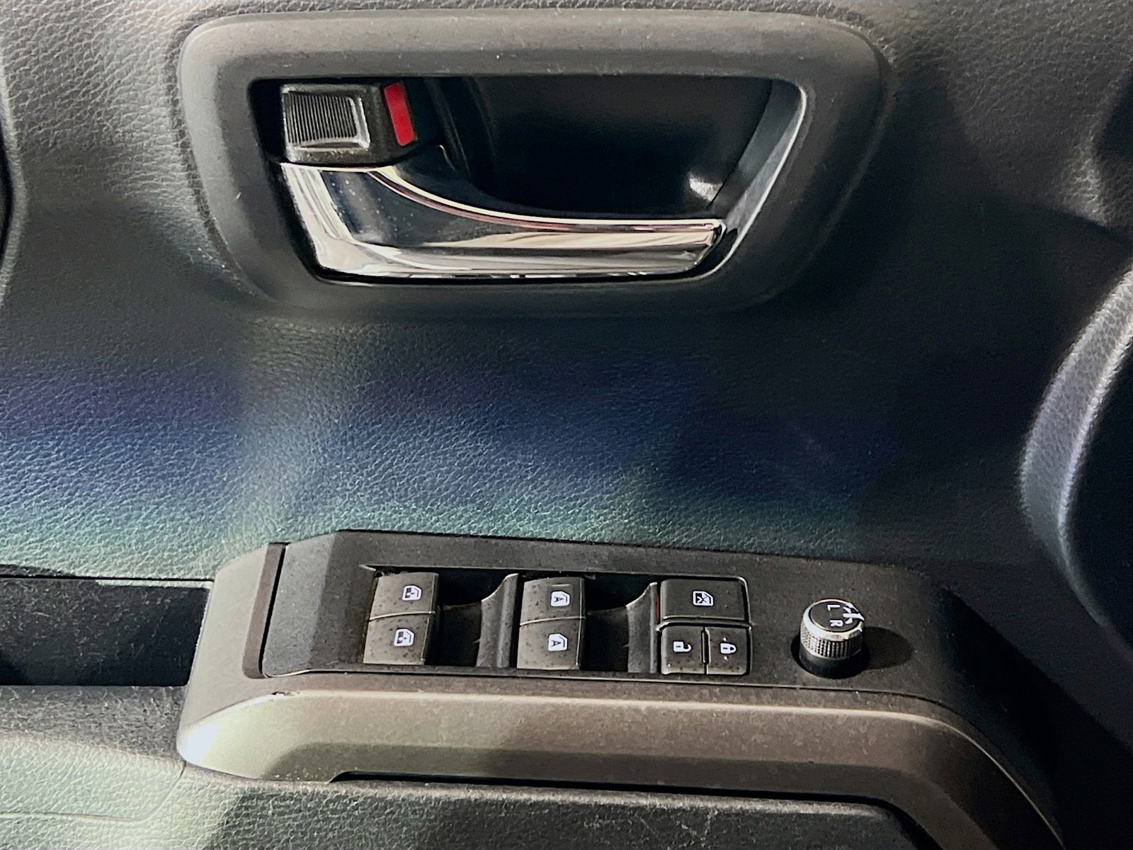 Used 2018 Toyota Tacoma TRD Off-Road w/ Technology Package RWD image 13