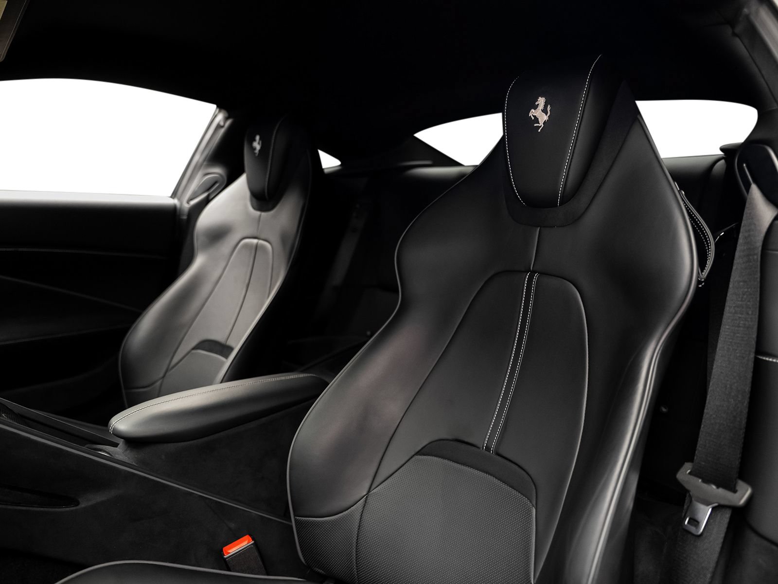 Used 2021 Ferrari Roma RWD image 34