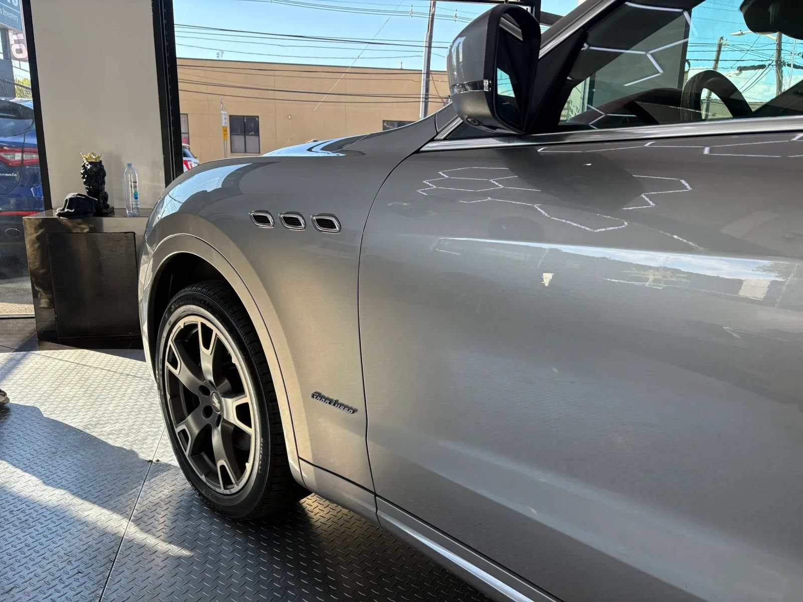 Used 2018 Maserati Levante GranLusso AWD/4WD image 18
