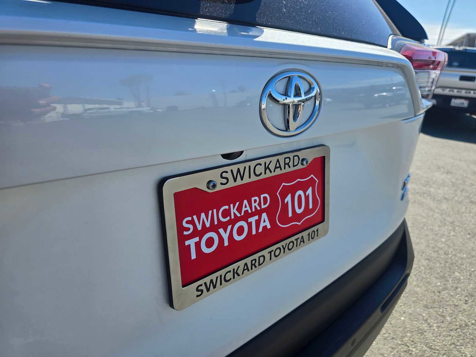 Used 2023 Toyota RAV4 XLE Premium image 17