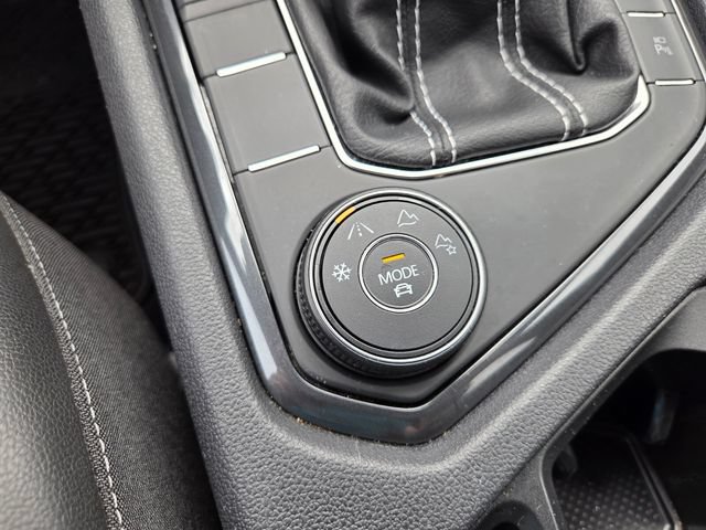 Used 2022 Volkswagen Tiguan SEL R-Line AWD/4WD image 30