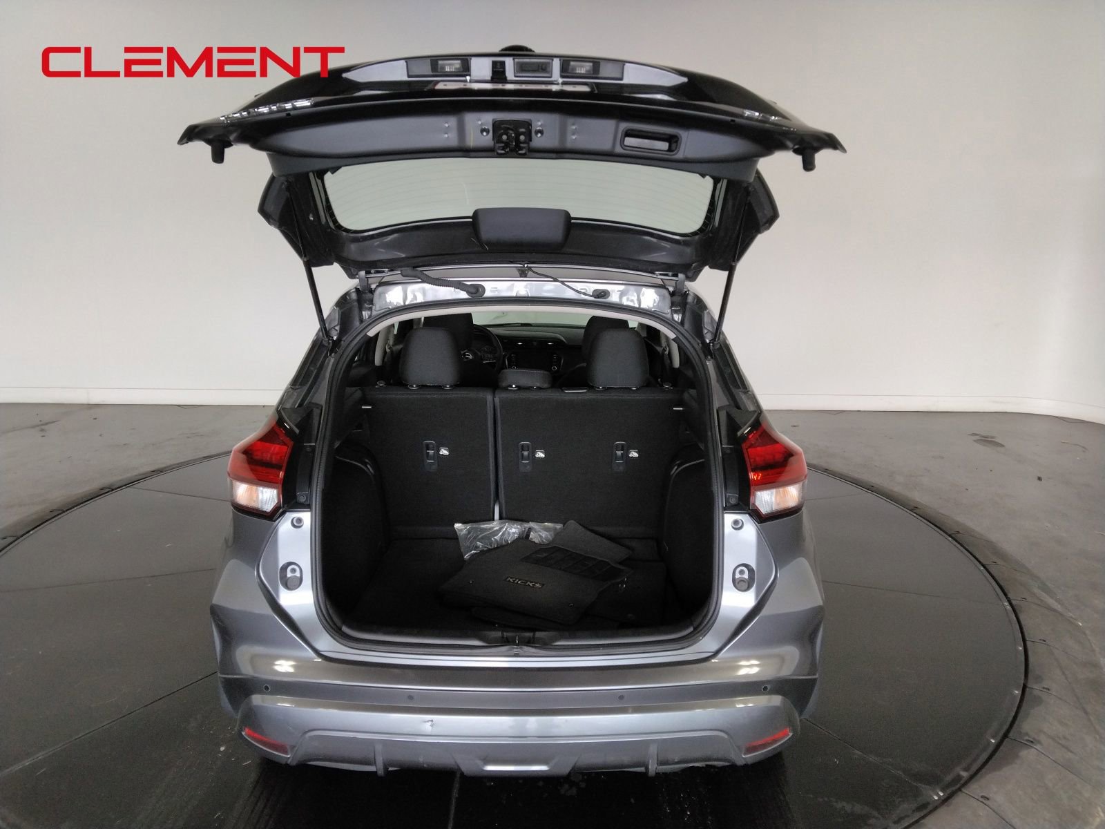 Used 2024 Nissan Kicks SV image 9