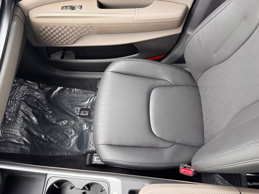 New 2026 Kia Carnival FWD image 24