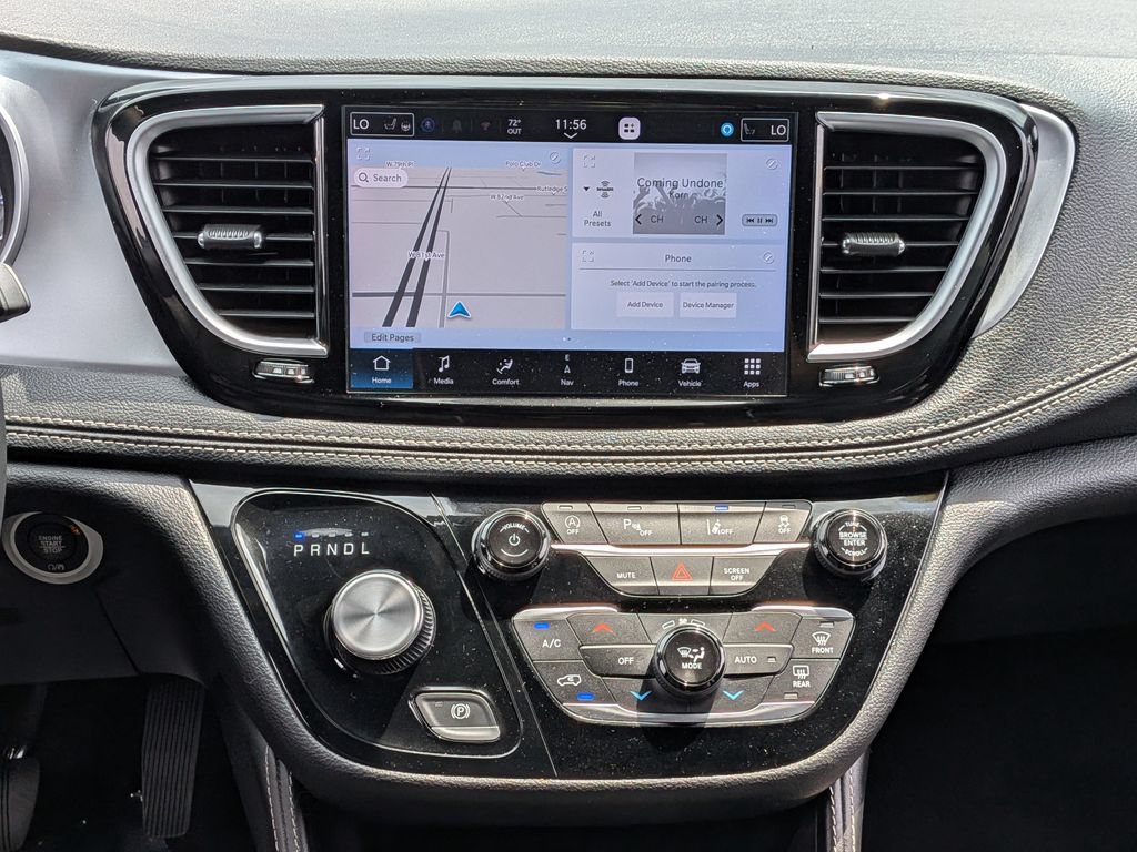 Used 2025 Chrysler Pacifica Limited FWD image 3