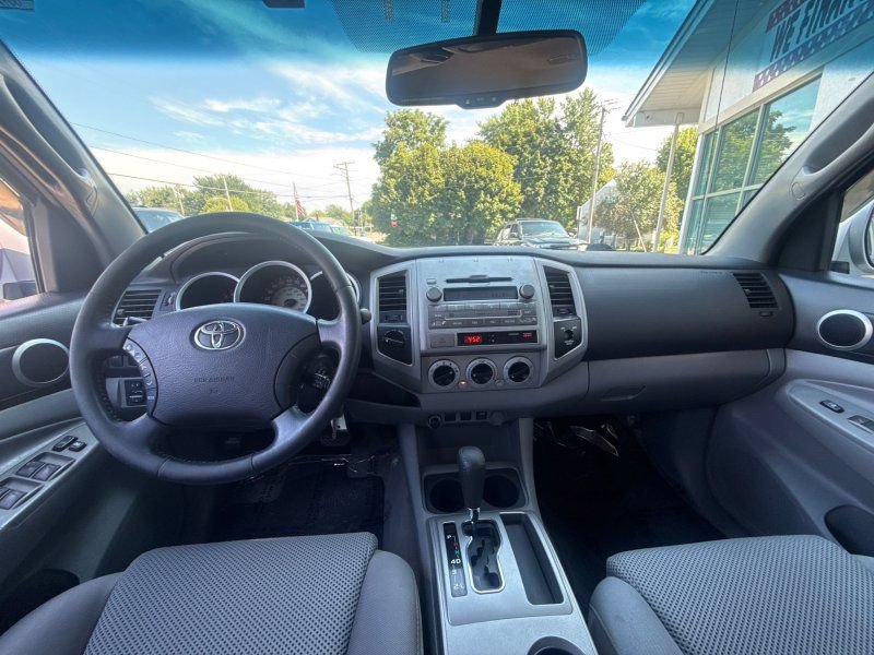 Used 2010 Toyota Tacoma 4x4 Double Cab V6 w/ TRD Sport Pkg image 21