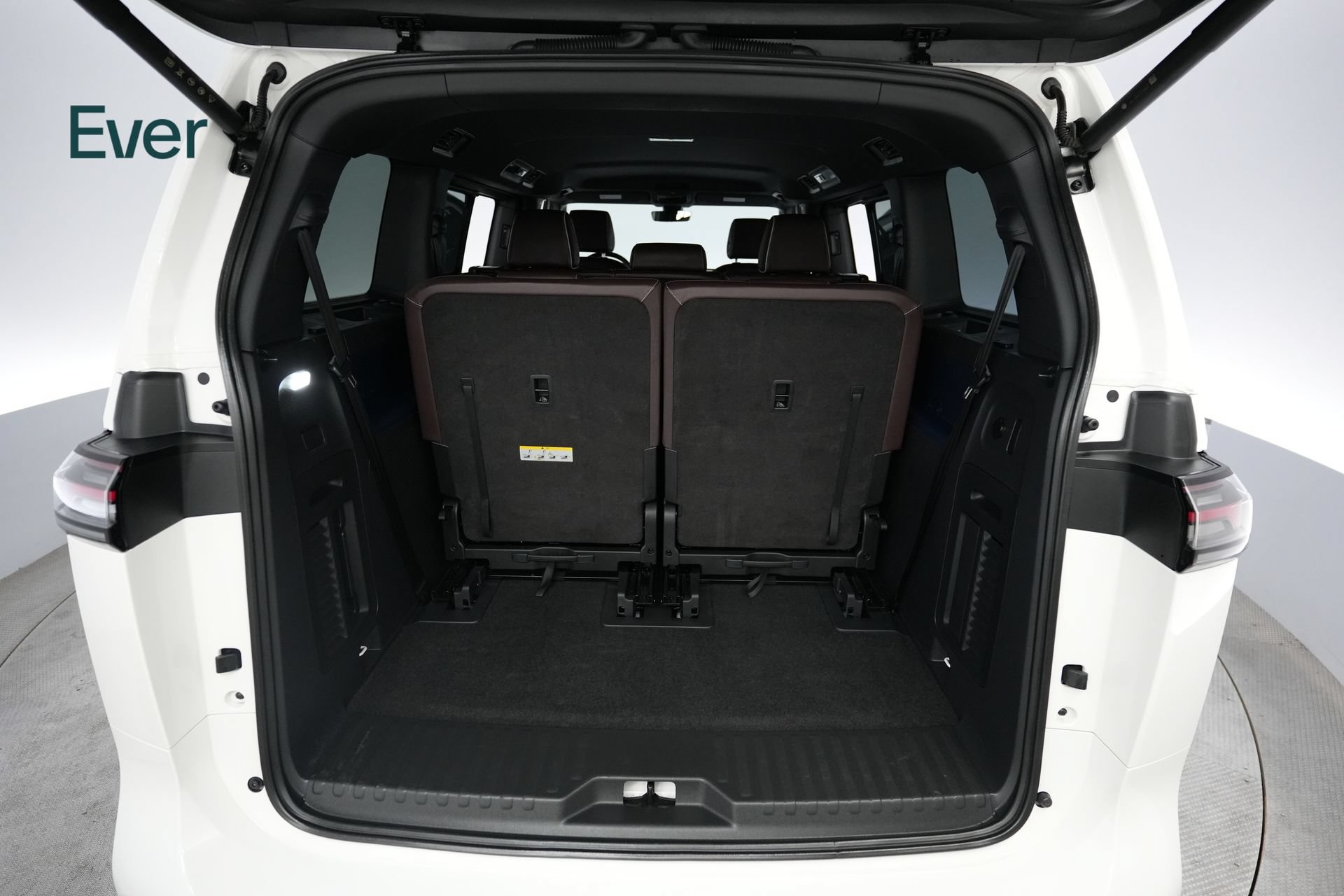 Used 2025 Volkswagen ID. Buzz Pro S RWD image 8