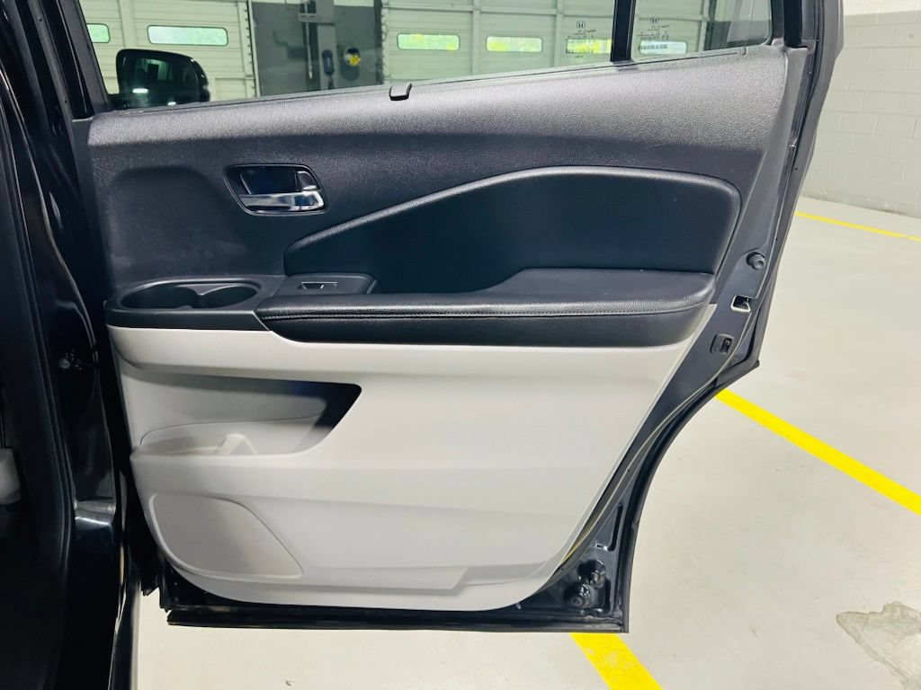 Used 2017 Honda Pilot Touring image 32