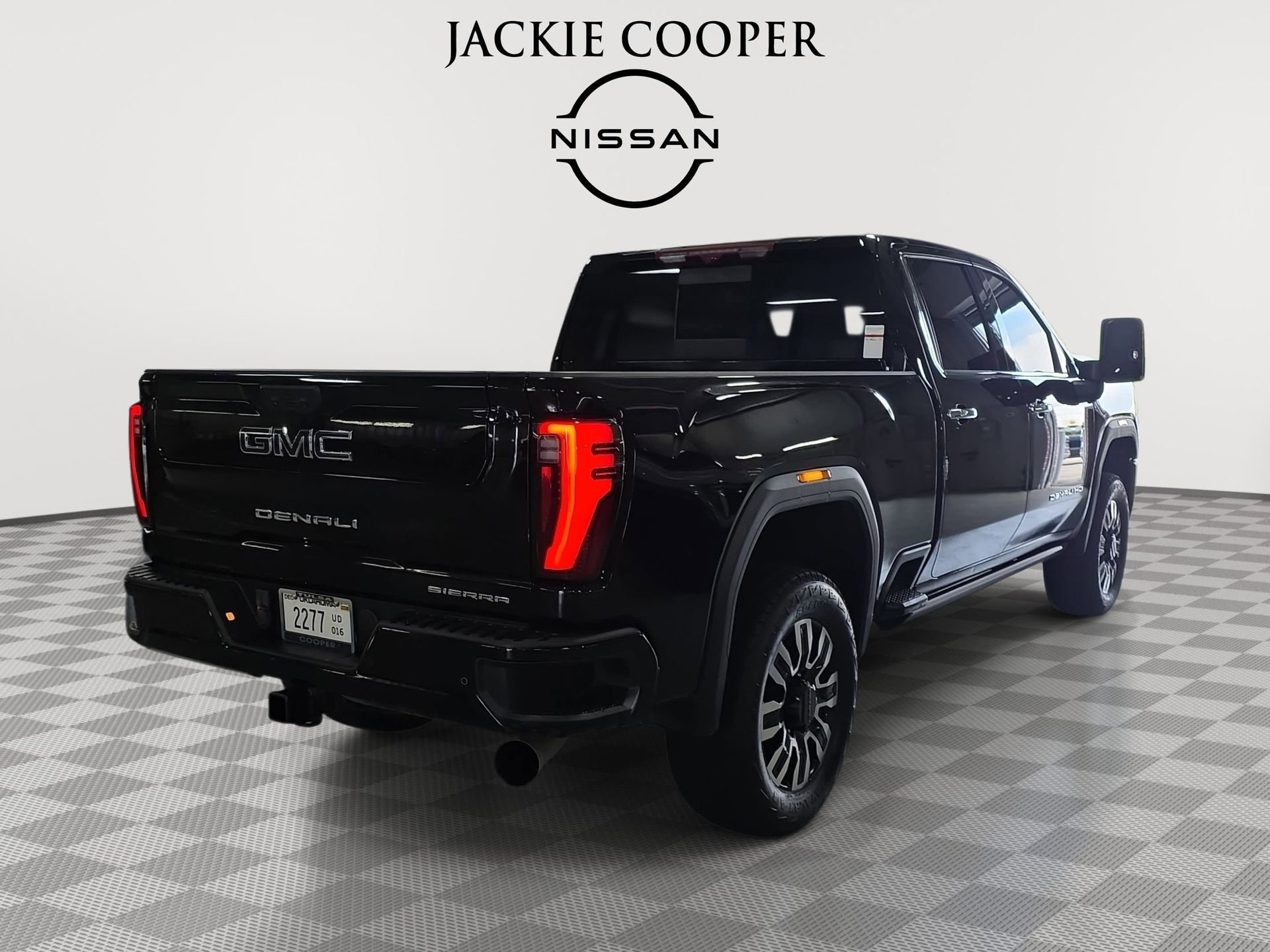 Used 2025 GMC Sierra 2500 Denali Ultimate w/ Max Trailering Package AWD/4WD image 5