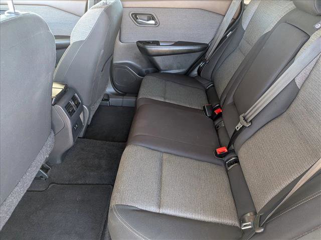Used 2023 Nissan Rogue SV image 17