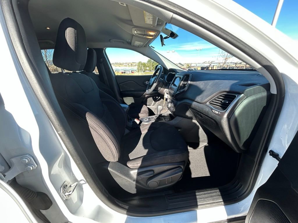 Used 2019 Jeep Cherokee Latitude w/ Popular Appearance Group image 32