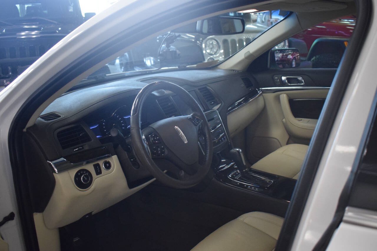 Used 2013 Lincoln MKS AWD image 36