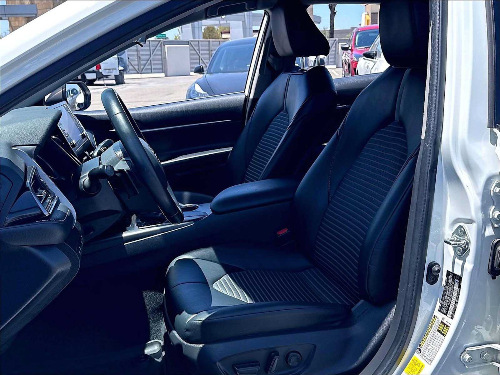 Used 2021 Toyota Camry SE w/ Carpet Mat Package (TMS) FWD image 26
