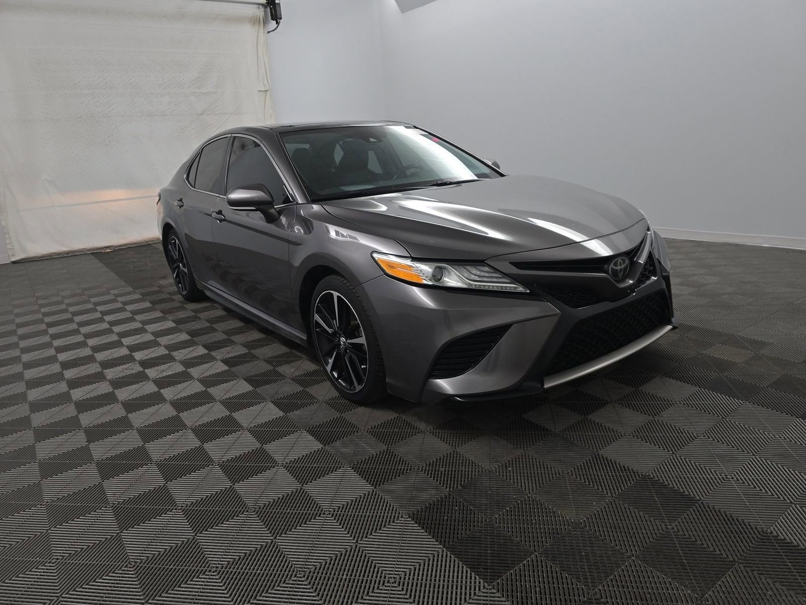 Used 2020 Toyota Camry XSE image 3