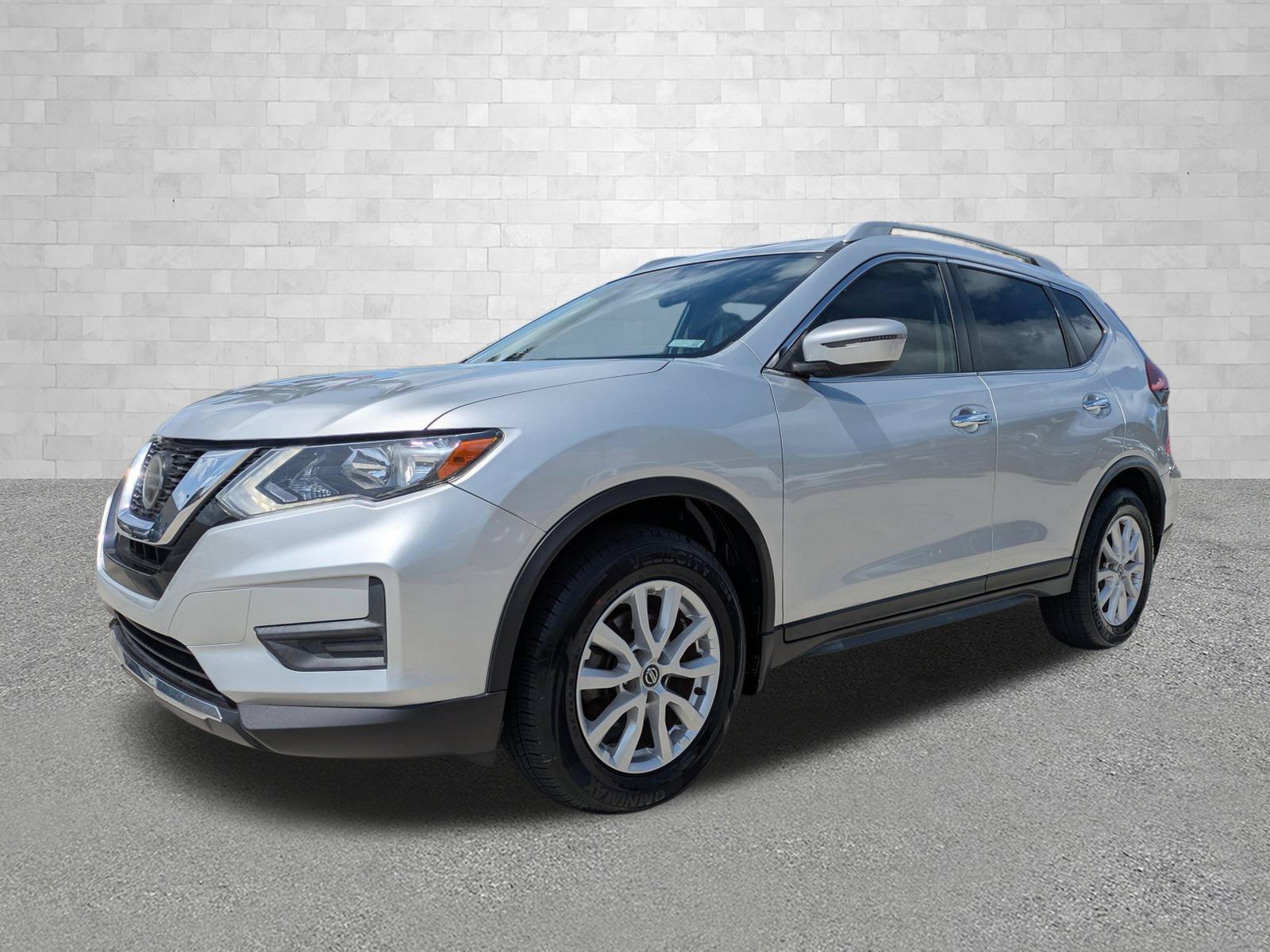 Used 2018 Nissan Rogue SV FWD image 5