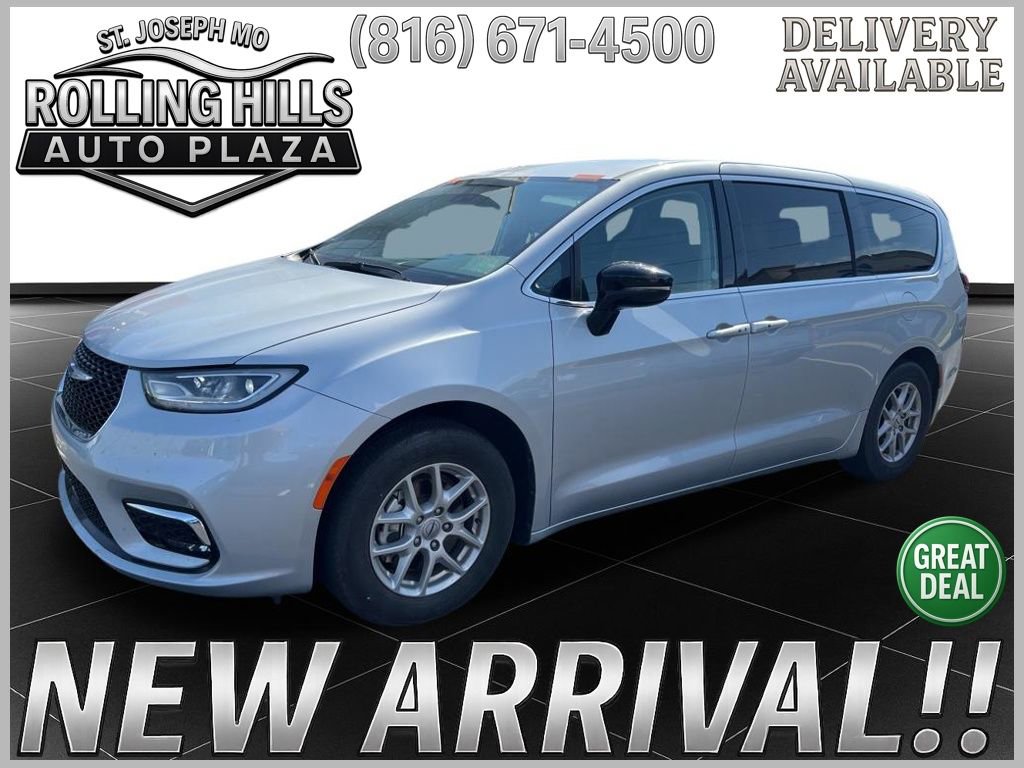 Used 2024 Chrysler Pacifica Touring-L FWD image 1