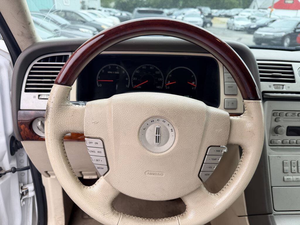 Used 2004 Lincoln Navigator Ultimate AWD/4WD image 13