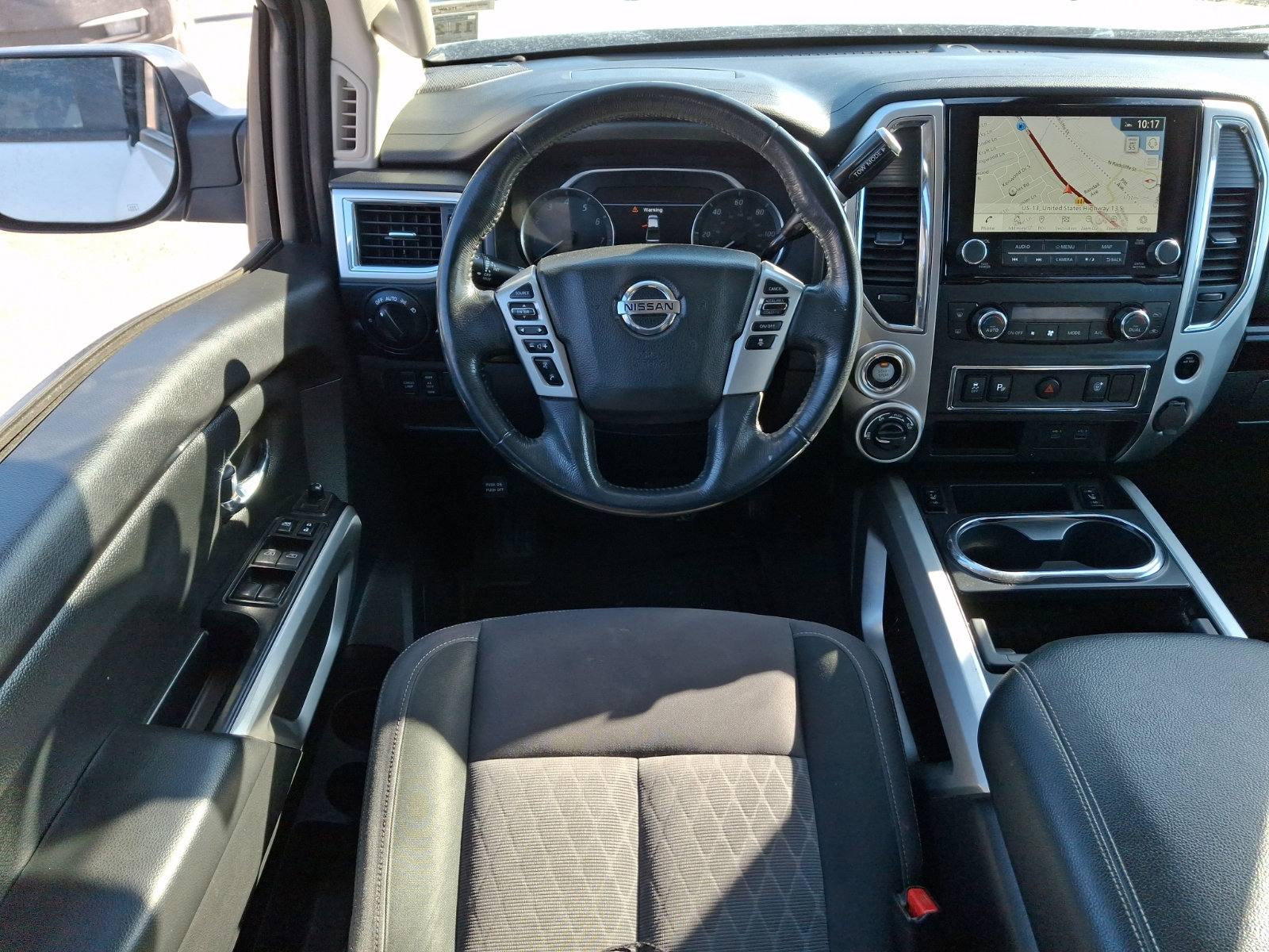 Used 2021 Nissan Titan SV w/ SV Convenience Package image 11