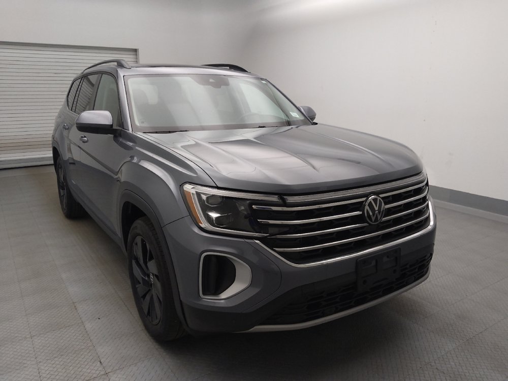 Used 2024 Volkswagen Atlas SE w/ Panoramic Sunroof Package FWD image 14